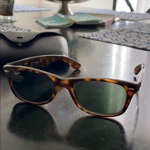 BRAND NEW Classic Rayban Wayfarer sunglasses